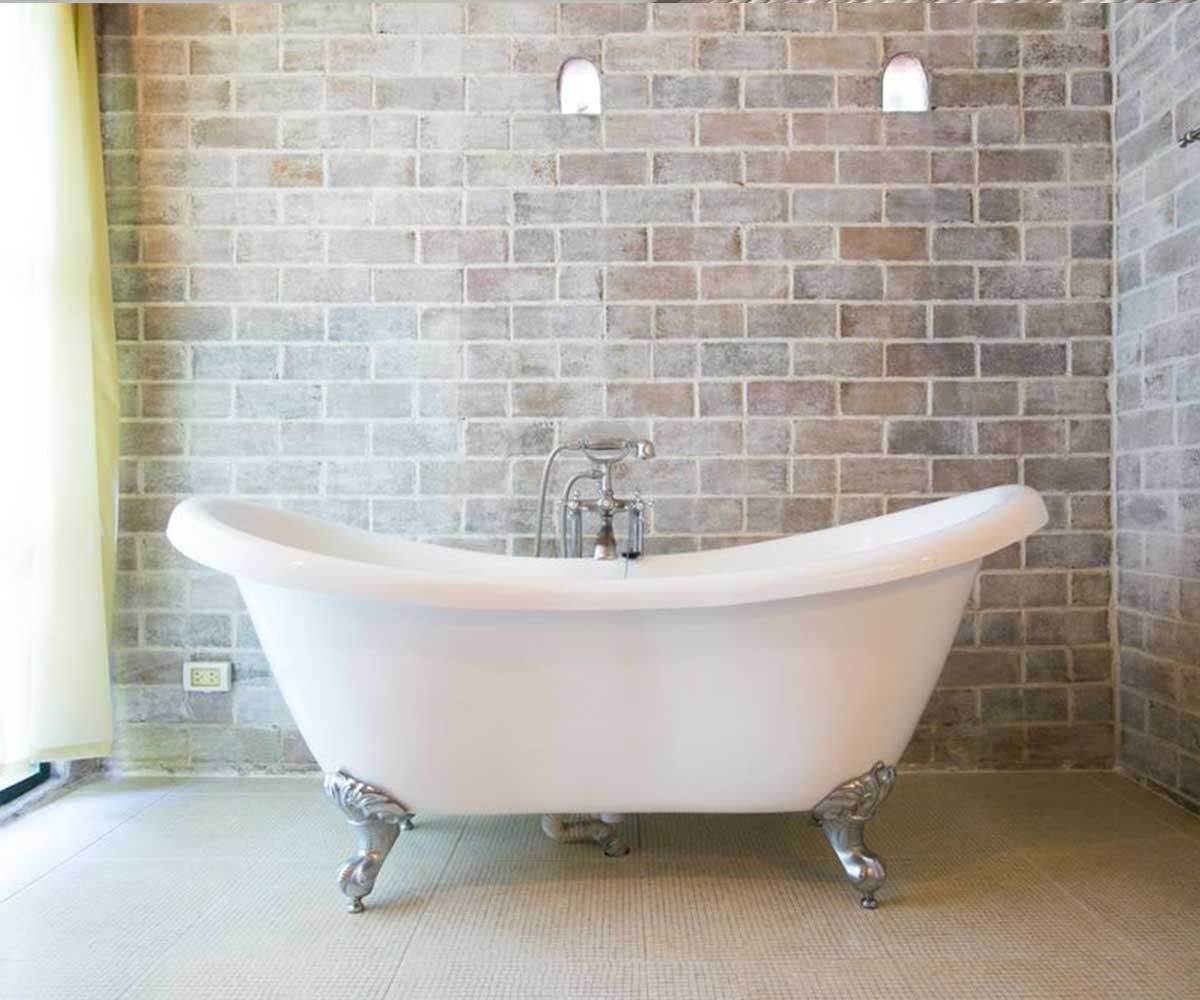 https://www.superstarplumbing.ca/wp-content/uploads/2019/09/bathtub.jpg